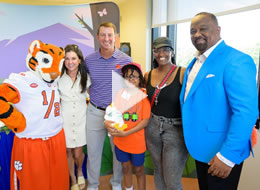 Virgil Miller and the Swinney Family visiting the Aflac Cancer and Blood Disorders Center