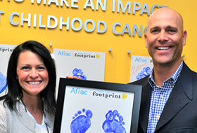 Aflac - Big shout out to Hall of Fame pitcher Tom Glavine and his wife  Chris for receiving the Aflac Duckprints award for their work fighting  childhood cancer. The Glavines are seen